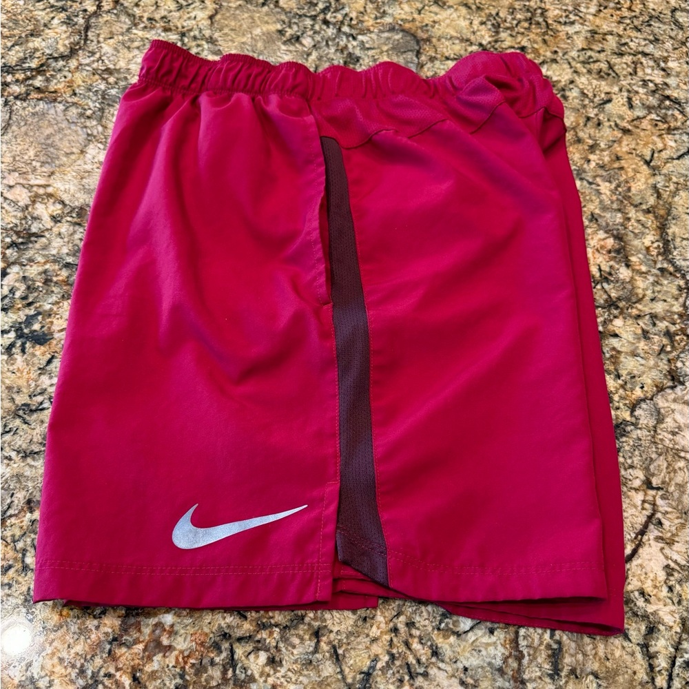 Nike / Men's DRI-FIT Size M Running Short
7” Inseam